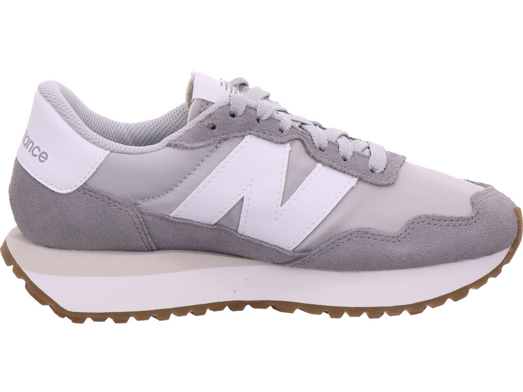 New Balance women's sneakers in gray