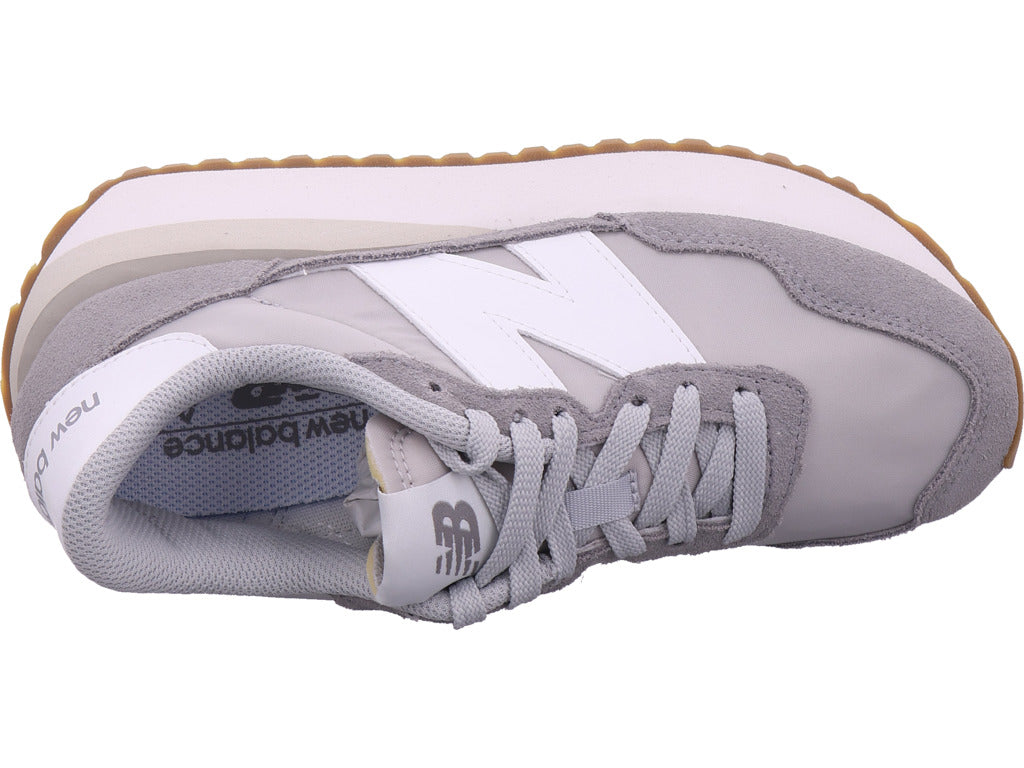 New Balance women's sneakers in gray